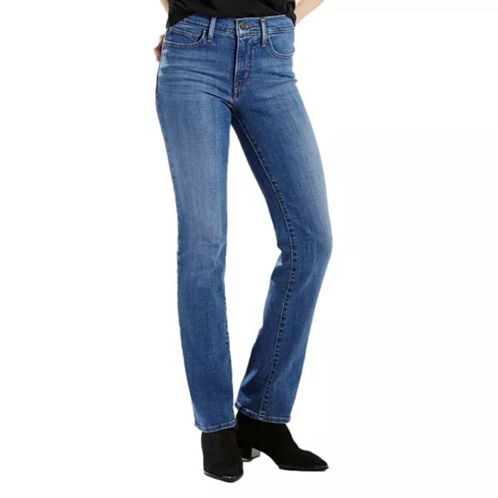 Women's Levi's® Slimming Straight-Leg Jeans {lightly worn}